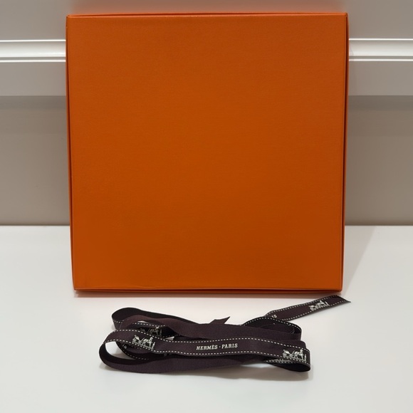 Hermès Orange scarf, baby towel, Gift Box with Ribbon, brand new. - Picture 3 of 9